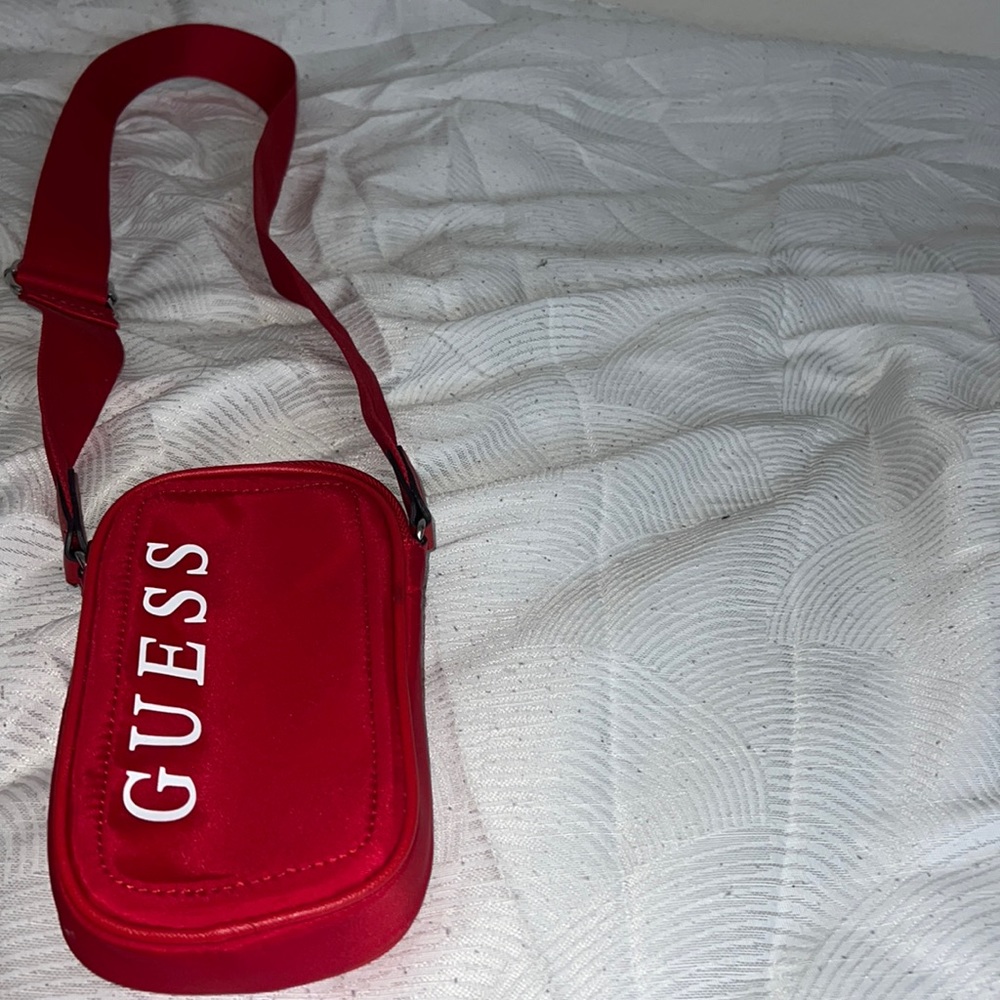 Red guess phone crossbody bag❤️